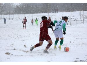 Kars'ta Futbol: Bölgesel Amatör Lig Sarıkamış Belediyespor: 1 - Ardeşenspor: 0