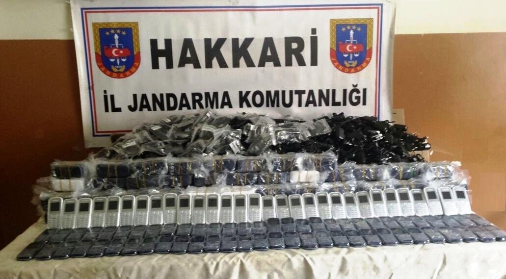 Hakkari'de 2 Bin Cep Telefonu Ele Geçirildi