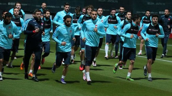 A Milli Futbol Takımı hazırlıklarını sürdürdü Volkan Demirel'in İlk Açıklaması ?