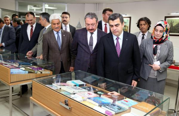 Kayseri Valisi Orhan Düzgün: Haftasonunu çocuklarınızla kütüphanede geçirin