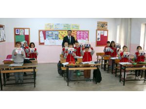 Erzurum Aşkale Belediyesi Öğrencilere Siyer Kitapları Hediye Etti