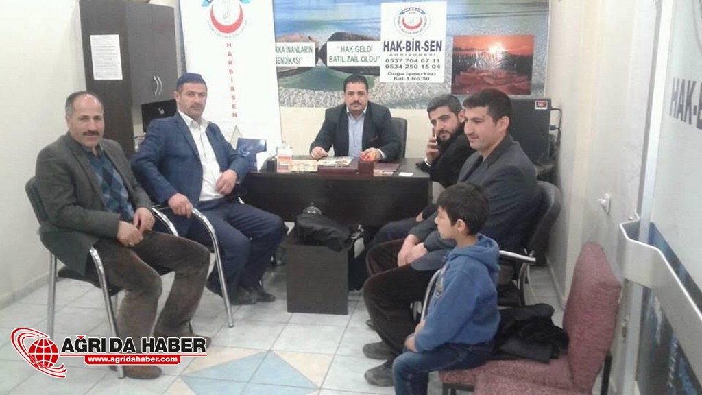 HAK-BİR-SEN Genel Merkezi Ağrı'daki Üye Eşlerine kıyafet Hediye Etti