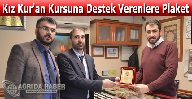 Eleşkirt Müftülüğü Kız Kur'an Kursuna Destek Verenlere Plaket Verdi