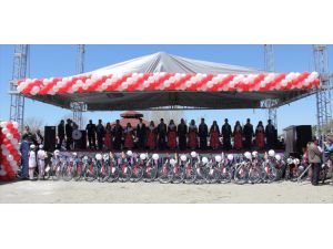 Van'da 350 Öğrenciye Bisiklet Dağıtıldı