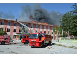 Malatya'da Eski Devlet Hastanesi Çatısında Yangın