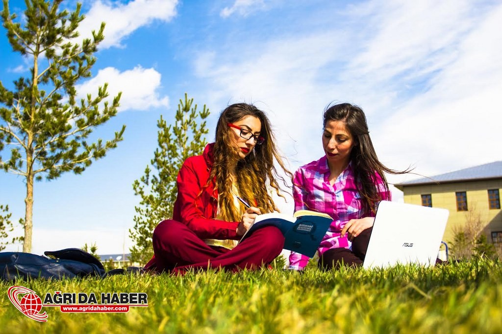 Ağrı İbrahim Çeçen Üniversitesi'nde 15 Bin Ağaç Toprakla Buluştu