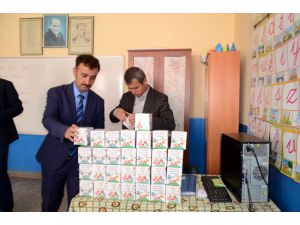 Hizan'da Öğrencilere Kumbara Dağıtıldı