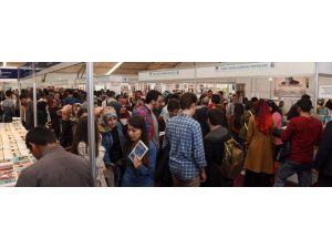 Erzurum'da Kitap Fuarına Yoğun İlgi