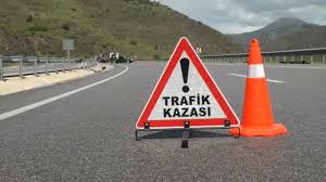 Erzincan'da Otomobil Bariyerlere Çarptı: 1 Ölü