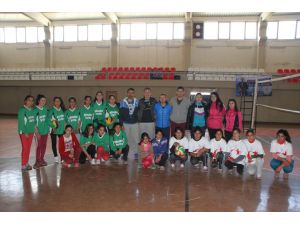 Diyadin'de Ortaokullar Arası Voleybol Turnuvası