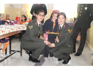 Öğrencilerin İlk Mektubu 'Mehmetçik'e'