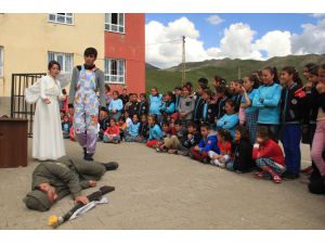 Bitlis'te 'Kurşun Asker' Tiyatro Oyunu Sahnelendi