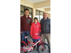 Özalp'te Öğrencilere Bisiklet Dağıtıldı