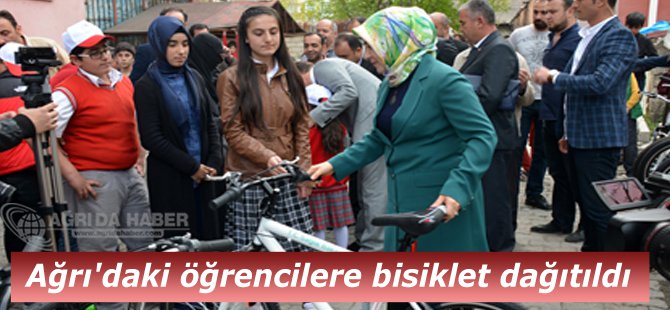 Ağrı'daki öğrencilere bisiklet dağıtıldı