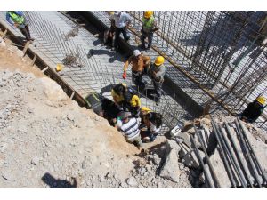 İnşaattan Düşen İşçi Yaralandı