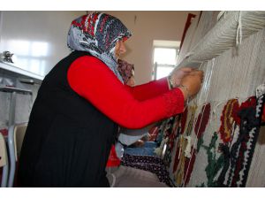 Karabağ Kilimi Iğdırlı Kadınlara Gelir Kaynağı Oldu