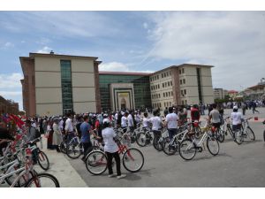Van'da 330 Öğrenciye Bisiklet Dağıtıldı