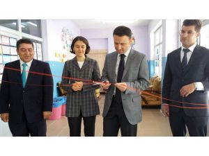 Hamur'da Kütüphane Açılışı Yağmur Annaokulu Müdürü İsa Gözel