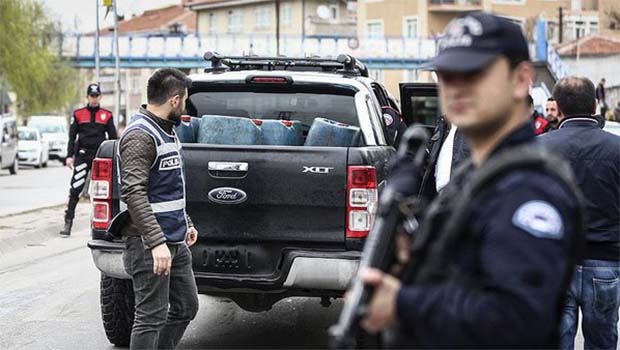 Van'da bombalı saldırı oldu