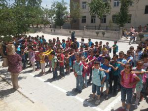 Savaş Mağduru Çocuklar Türkiye'de Eğitime Devam Ediyor