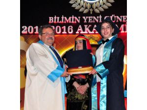 Bitlis Eren Üniversitesi 8'inci Mezunlarını Verdi