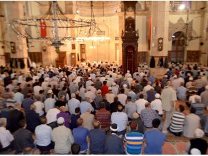 Ramazan'ın İlk Teravih Namazı