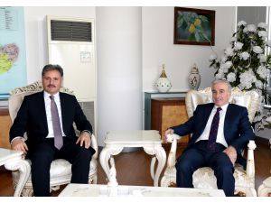 Vali Kamçı'dan Başkan Çakır'a Veda Ziyareti