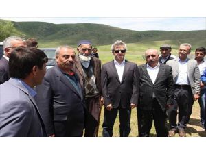 Bitlis Valisi Çınar'ın Köy Ziyareti