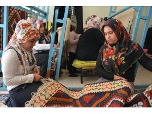 Tatvanlı Kadınlar, Açılan Kurslarda Meslek Öğreniyor