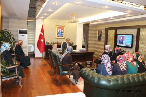 HAFİZE  ÖĞRENCİLERİMİZDEN SAYIN VALİMİZE TEŞEKKÜR ZİYARETİ