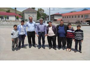 Vali Çınar, Resim Sergisini Gezdi