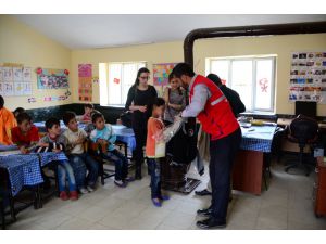 Hizan'da Öğrencilere Giyim Yardımı