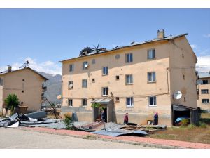 Tunceli'de Fırtına Çatı Uçurdu