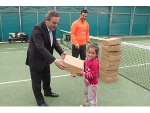 Ağrılı Tenisçilere Hayırsever Desteği