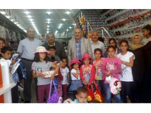 Tuşba'da 100 Çocuğa Giyim Yardımı Yapıldı