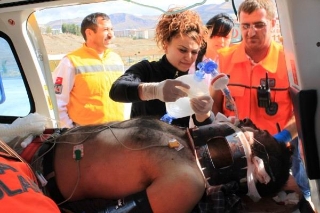 Erzurum Şenkaya Cumhuriyet Savcısı Kaza Yaptı:2 Yaralı