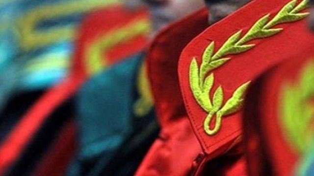 Erzurum'da 29 Hakim Ve Savcı Tutuklandı