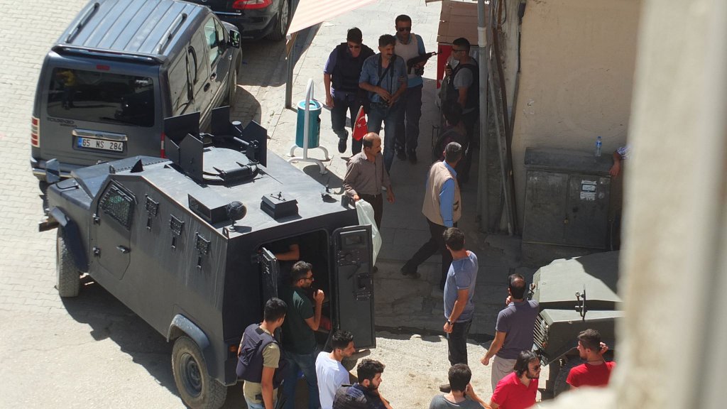 Hakkari'de Cafeye Baskın