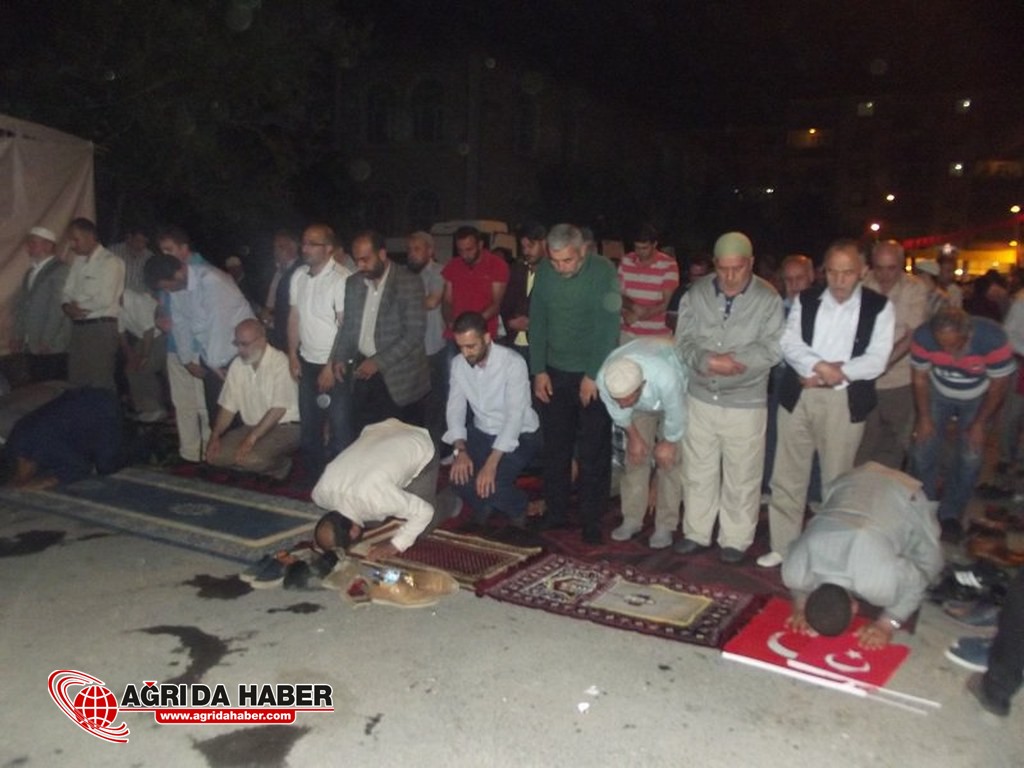 Kalkışmanın 7'nci Gününde Ağrılılar Meydanları Boş Bırakmadı