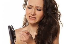 Kadınların Saçı Neden Dökülüyor? İşte Cevabı