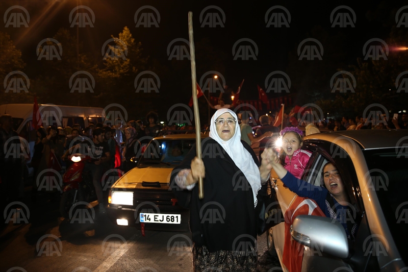 Koca Çınarlar Demokrasi Nöbetinde