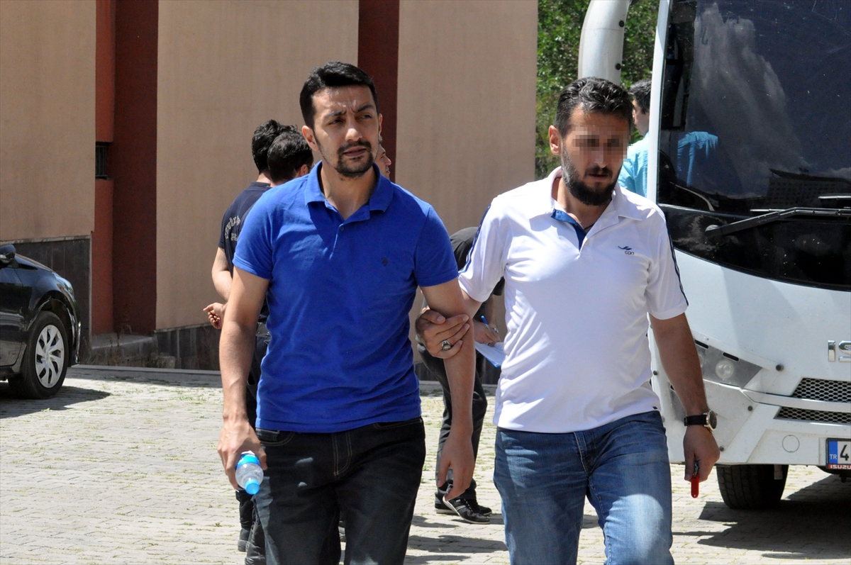 Muş'ta 33 Polisten 25 i Adliyeye Sevk Edildi