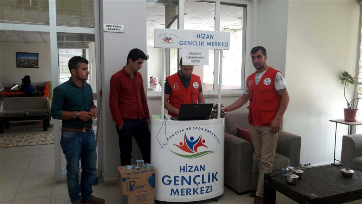 Hizan'da Üniversite Adaylarına Tercih Danışmanlığı Hizmeti
