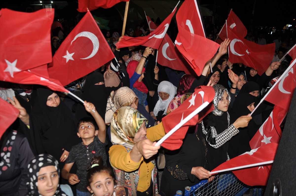 Muş'ta Demokrasi Nöbeti Devam Ediyor