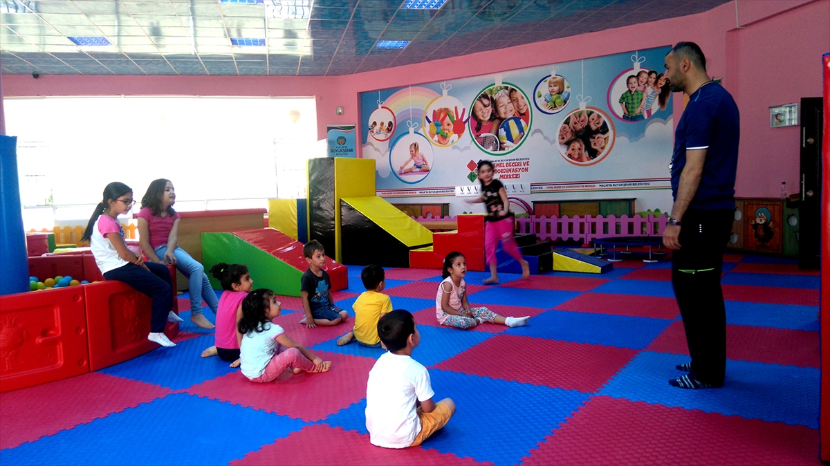 Çocuklar Eğlenerek, Öğreniyor