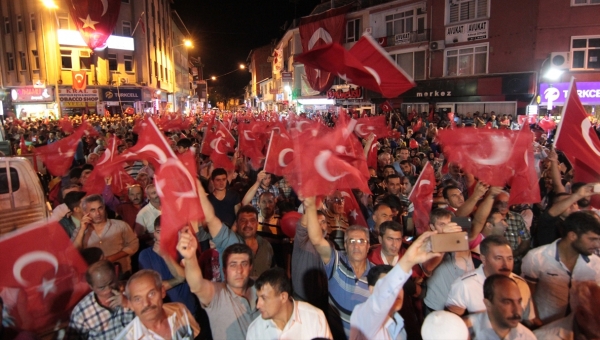 Demokrasi Nöbetinin Son Günün De Meydanlar Doluydu