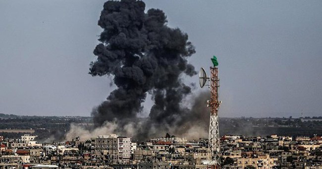 İsrail Gazze'ye Hava Saldırısı Düzenledi