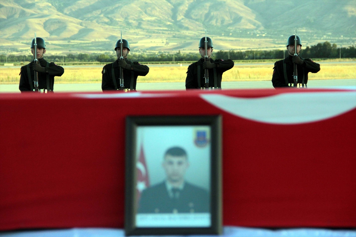 Tunceli'de Şehit Olan Uzman Çavuş İçin Elazığ'da Tören Düzenlendi