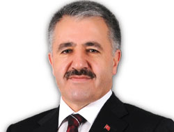 Ahmet ARSLAN 65. Hükümette Ulaştırma Bakanı Sevinçle Karşılandı