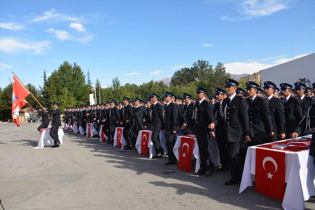 Malatya'da POMEM 376 Polis Adaylarını Mezun Etti